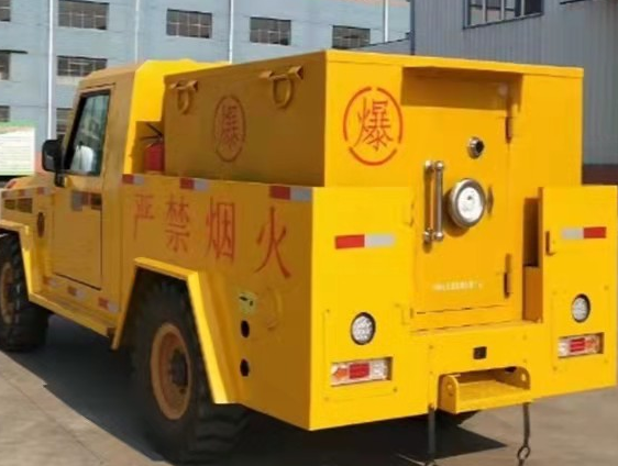 米东凯龙爆破器材运输车：保障爆破任务的安全运行